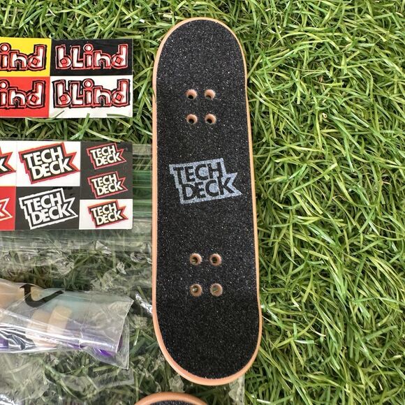 Vintage Y2K Tech Deck Blind Toy Skateboard Lot Of 5 Skeletons Wheels Tool Screws - Picture 11 of 12